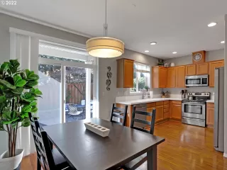 Photo #6: 22306305 Listing