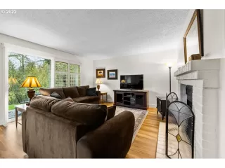 Photo #4: 22307229 Listing