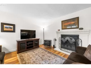 Photo #5: 22307229 Listing