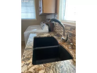 Photo #5: 22307852 Listing