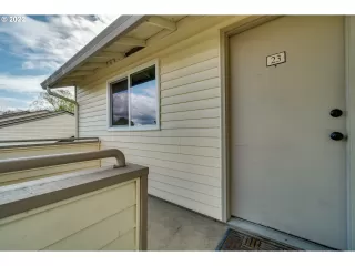 Photo #4: 22309249 Listing