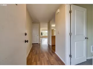 Photo #5: 22309249 Listing