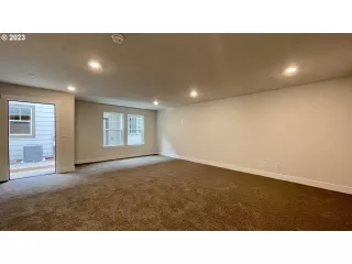 Photo #4: 22309569 Listing