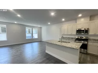 Photo #6: 22309569 Listing