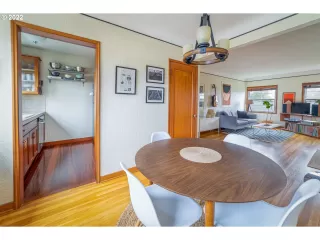 Photo #5: 22310225 Listing 