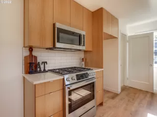 Photo #2: 22310363 Listing