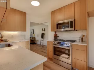 Photo #4: 22310363 Listing