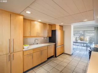 Photo #4: 22310541 Listing