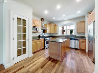 Photo #4: 22311075 Listing