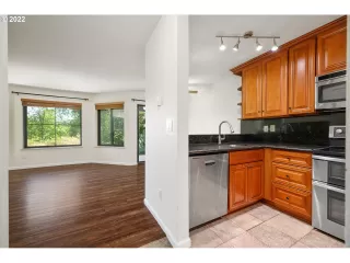 Photo #4: 22311084 Listing