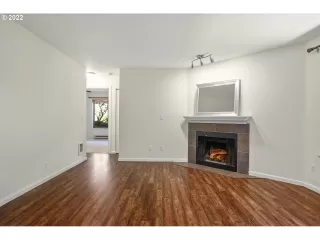 Photo #6: 22311084 Listing