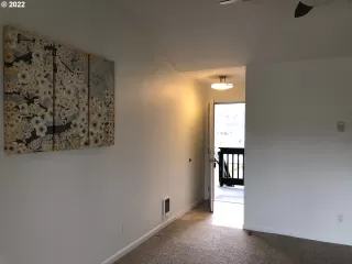 Photo #4: 22311876 Listing