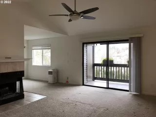 Photo #6: 22311876 Listing