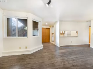 Photo #4: 22312895 Listing