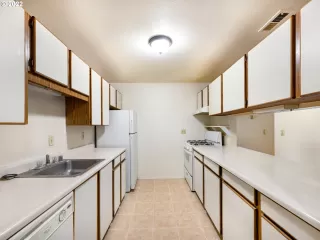 Photo #5: 22312895 Listing