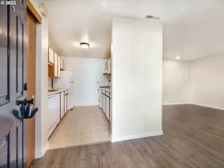 Photo #6: 22312895 Listing