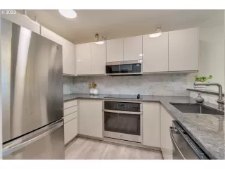 Photo #5: 22313566 Listing