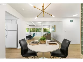 Photo #5: 22313940 Listing
