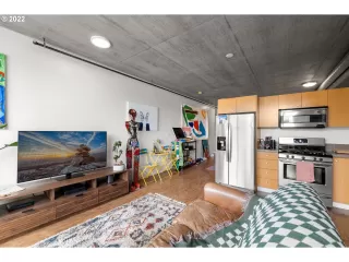 Photo #5: 22314139 Listing