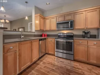 Photo #5: 22315220 Listing