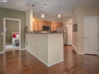 Photo #6: 22315220 Listing