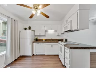 Photo #5: 22315940 Listing 