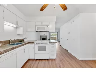 Photo #6: 22315940 Listing 