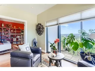 Photo #5: 22316550 Listing