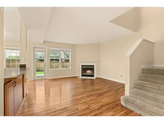 Photo #5: 22317223 Listing