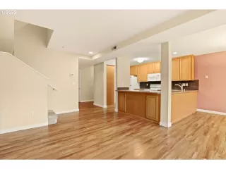 Photo #6: 22317223 Listing