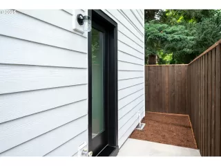 Photo #1: 223178529 Listing 