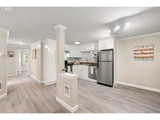 Photo #4: 22318237 Listing