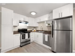 Photo #5: 22318237 Listing