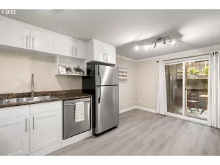 Photo #6: 22318237 Listing