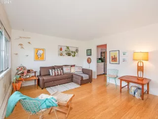 Photo #4: 22318298 Listing