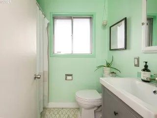 Photo #6: 22318298 Listing