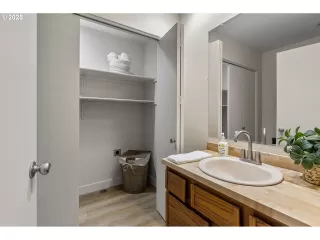 More Details about MLS # 223186044 : 7807 NE LOOWIT LOOP 104