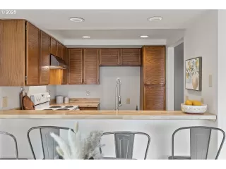 Photo #3: 223186044 Listing