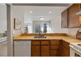 Photo #5: 223186044 Listing