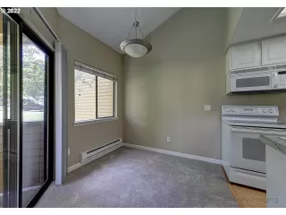 Photo #4: 22319131 Listing