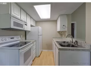 Photo #6: 22319131 Listing