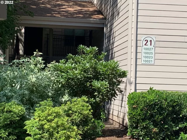 MLS: 22319294 Condo For Sale