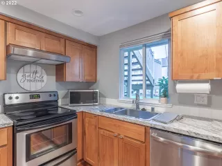 Photo #6: 22320091 Listing 