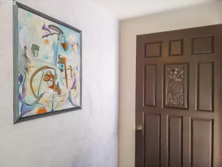 Photo #5: 22320822 Listing