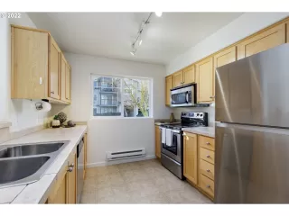 Photo #5: 22321053 Listing