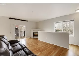 Photo #4: 22322244 Listing