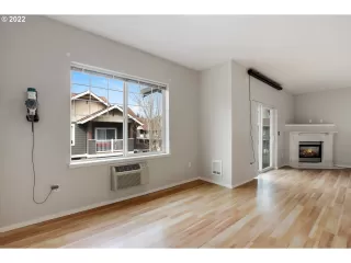 Photo #6: 22322244 Listing