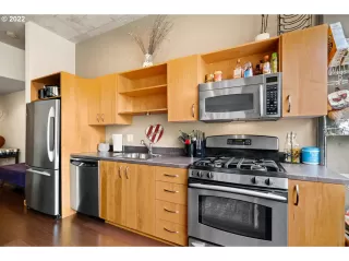 Photo #5: 22322334 Listing