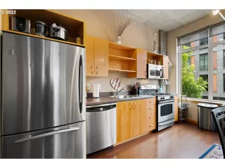 Photo #6: 22322334 Listing