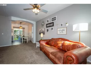 Photo #4: 22323015 Listing